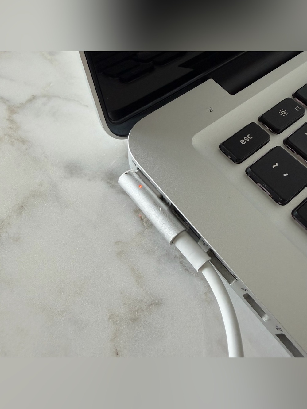 Apple MacBook Pro 13” Mid 2012 i5 2.5 GHz 8 GB RAM 1 TB Samsung SSD - Picture 14 of 16